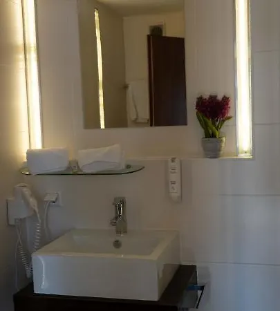 Self Checkin Heckenrose Lorin